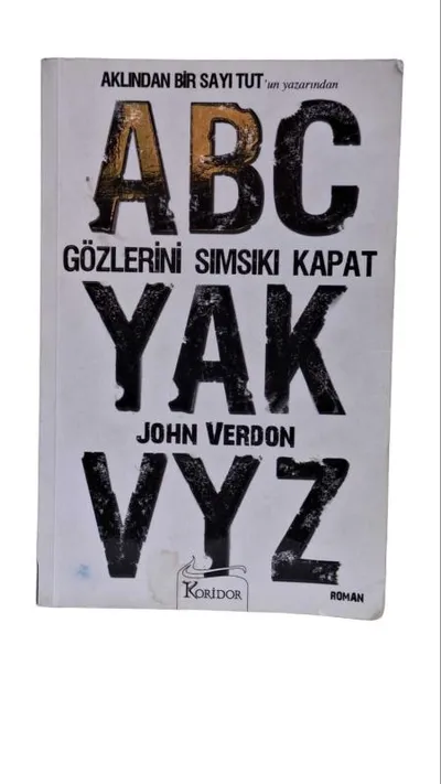 Gözlerini Sımsıkı Kapat