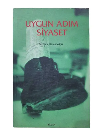 Uygun Adım Siyaset